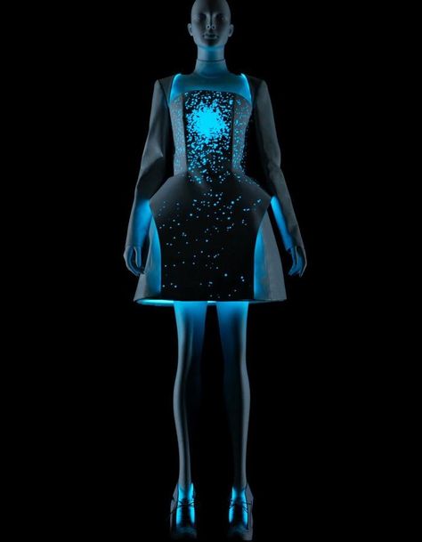 Vega Zaishi Wang | NOT JUST A LABEL Smart Textiles, Sci Fi Fashion, Wang Dress, Led Fashion, London College Of Fashion, 3d Fashion, Technology Fashion, Central Saint Martins, Futuristic Fashion