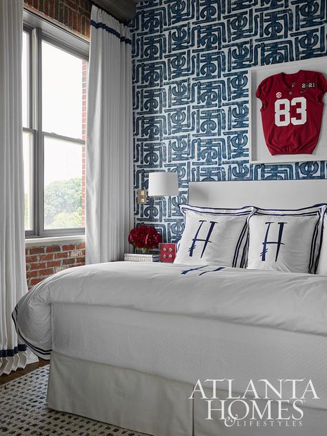 In the guest room, Harstan incorporated indigo wallpaper of his own design from Peter Fasano. Atlanta Homes And Lifestyles, Indigo Wallpaper, Atlanta Homes, Starter Home, Space Room, Bachelor Pad, Young Professional, Custom Sofa, Dining Room Walls