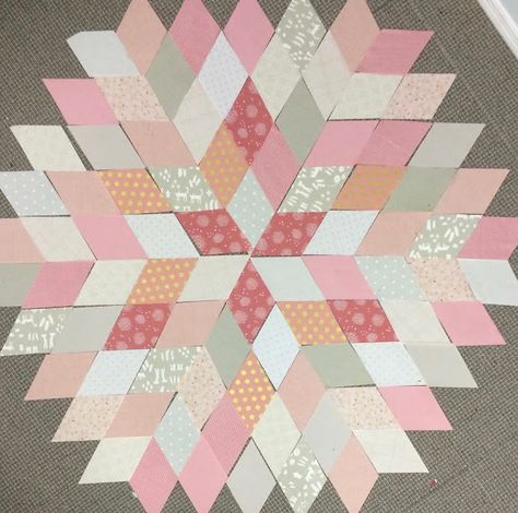 Diamond Quilt - A Tutorial — Leila Gardunia 60 Degree Diamond Quilt Pattern, Diamond Patch Quilt Pattern Free, Diamond Quilt Pattern Free, Diamond Quilt Block, Play Mat Pattern, Diamond Quilts, Block Quilt Ideas, Diamond Quilt Pattern, Canal Art