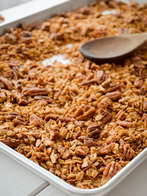 Keep it simple and keep it delicious with this recipe for Butter Pecan Granola! Rich, buttery, and sweetened with maple syrup. A sure win! Granola Recipe With Maple Syrup, Pecan Granola Recipe, Diy Granola, Maple Pecan Granola, Easy Oatmeal Recipes, Pecan Granola, Healthy Breakfast Idea, Easy Homemade Granola, Homemade Granola Healthy