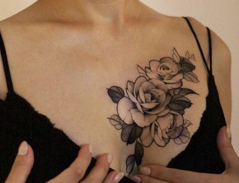 Flower Chest Tattoo Design, Flower Tattoos Chest Women, Cover Chest Tattoo, Floral Breast Tattoo, Breast Tatoos Ideas, Chest Tattoo Female Upper Cover Up, Chest Cover Up Tattoo Female, Side Chest Tattoo Female, Breast Tattoos For Women