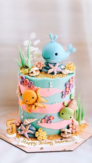 Under Sea Theme Cake, Under The Sea Cakes Ideas, Under The Sea Bday Cake, Under The Water Cake, Underwater Theme Birthday Cake, Under Sea Birthday Cake, Under The Sea Two Year Old Birthday, Sea Animal Cake Ocean Themes, Sea Animals Birthday Cake