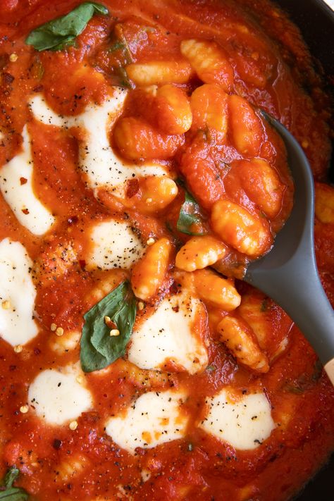 Best Gnocchi Recipe, Italian Comfort Food, Mozzarella Recipes, Tomato Sauce Recipe, Homemade Tomato Sauce, Gnocchi Recipes, Risotto Recipes, Fresh Mozzarella, Fresh Tomatoes