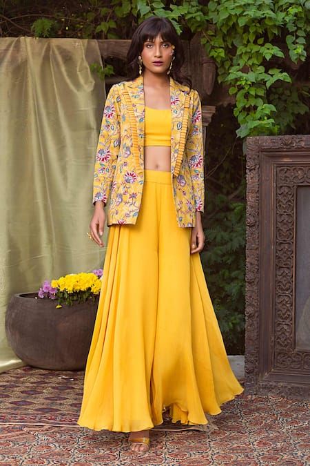 Buy Yellow Crepe Top Scoop Blazer Lapel Printed Organza Suit Set For Women by Chhavvi Aggarwal Online at Aza Fashions. Plazo Outfits, Crop Top Outfits Indian, Crop Top Palazzo, Haldi Outfits, Western Dresses For Women, Organza Suits, Trendy Outfits Indian, Blazer Outfits For Women, Yellow Blazer