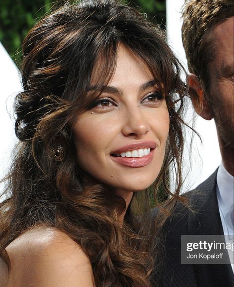 Italian Woman Hair, Italian Brown Hair, Italian Women Hair, Italian Face Claim, Latin Beauty Aesthetic, Italian Hairstyles Woman, Sicilian Women, Madalina Ghenea, Italian Hair