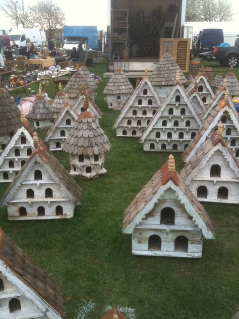 Marvellous vintage Dove Cotes! Backyard Garden Boxes, Beautiful Garden Ideas, Backyard Birds Sanctuary, Dove House, Ideas For Backyard, Homemade Bird Houses, Bird Houses Ideas Diy, Beautiful Birdhouses, Garden Birdhouses