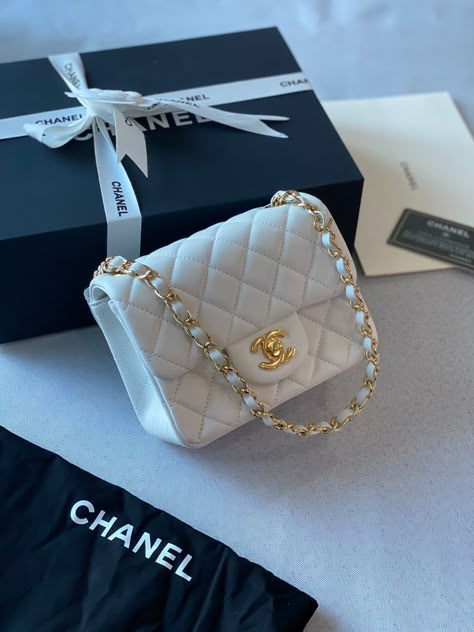 Chanel Handbags Classic, Expensive Bag, Trendy Purses, My Style Bags, Cute Nike Outfits, Luxury Bags Collection, Girly Bags, Online Shopping India, Chanel Purse