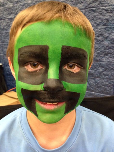 Creeper from mine craft face painting - I have no idea who he is - but this kiddo loved it!  https://m.facebook.com/PartytimeFacePaintingNailsAndFantasyMakeovers?_rdr Video Game Face Paint, Male Face Paint, Creeper Face Paint, Minecraft Face Paint, Minecraft Face, Diy Face Paint, Minecraft Halloween, Minecraft Costumes, Face Painting For Boys