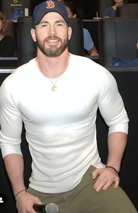 Steve Rogers, Steve Rogers Aesthetic, Christopher Evans, Imaginary Boyfriend, Robert Evans, Chris Evans Captain America, Dear Future Husband, Photography Poses For Men, Body Inspiration