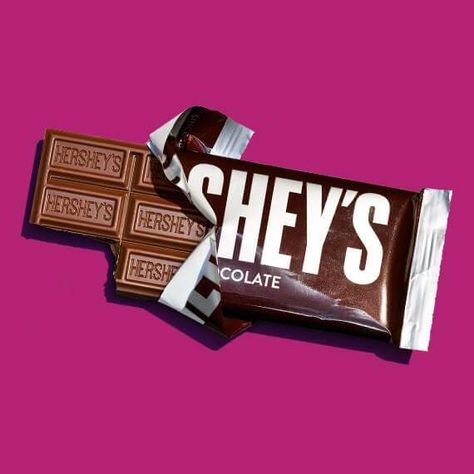 Candy Bar Illustration, Candy Bar Photography, Chocolate Illustration, Chocolate Candy Brands, Hershey Kisses Chocolate, Free Bingo Cards, Hershey Chocolate Bar, Diy Crafts For Girls, Chocolate World