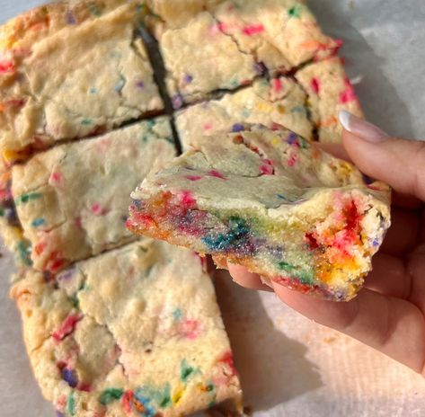 Birthday Cake Blondies, 2 Birthday Cake, Delicious Donuts, 2 Birthday, Sweet Snacks Recipes, Piece Of Cake, Baking Sweets, Fun Baking Recipes, Food Inspo