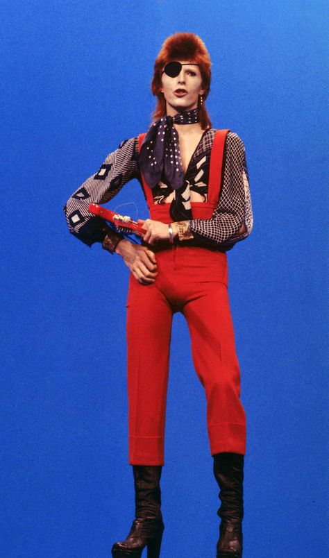 A Look Back at David Bowie Wearing Whatever the Hell He Wanted David Bowie Costume, Bowie Fashion, David Bowie Fashion, 1970s Glam, David Bowie Ziggy, Ziggy Stardust, Fashion Moments, Halloween Jack, Iconic Fashion