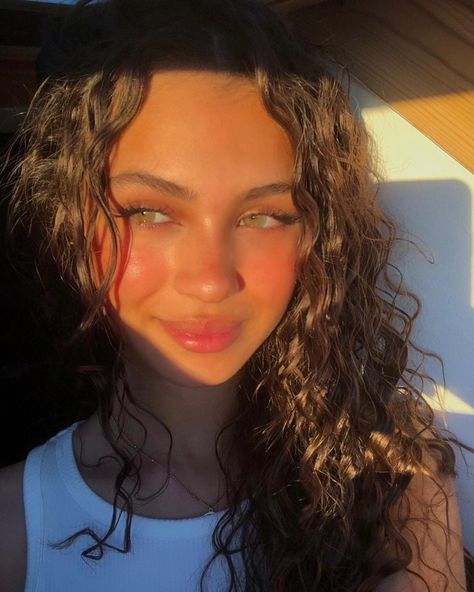 Hazel Green Eyes, Curly Hair Styles Easy, Curly Girl Hairstyles, Hazel Eyes, Dream Hair, Green Hair, Pretty Face, Green Eyes, Glowing Skin