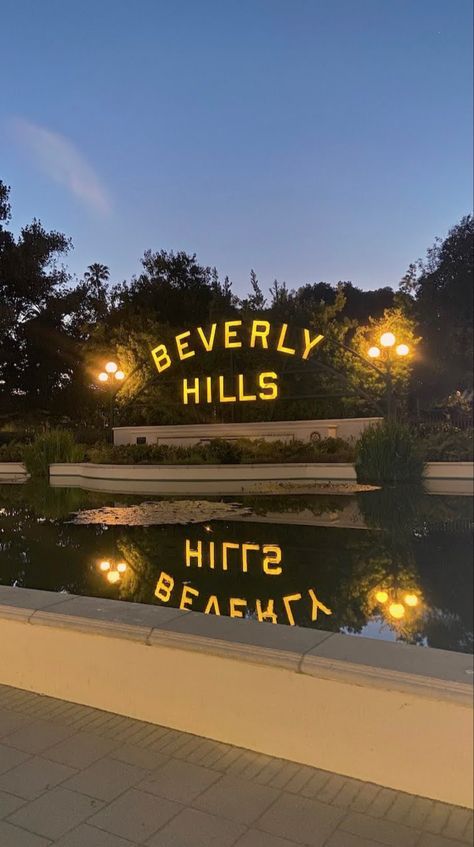 Beverly Hills Aesthetic Wallpaper, Houses In Beverly Hills, La Beverly Hills, Beverly Hills Lifestyle, Los Angeles Summer Aesthetic, Living In La Aesthetic, La Vibes Aesthetic, Hollywood Hills Aesthetic, La City Aesthetic