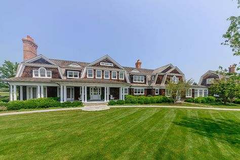 Hampton Style Exterior, House Shingles, Hamptons Houses, Hampton Homes, Beach Houses For Sale, Hamptons Homes, Hampton Estates, Hamptons Beach House, Hampton New York