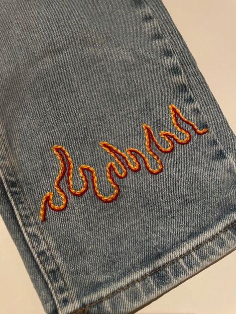 Cute Sewing Designs On Jeans, Things To Sew On Jeans, Flame Embroidery Jeans, Cool Embroidery Designs On Jeans, Embroidery Stitches On Jeans, Embroidery Designs On Jeans Pants, Small Embroidery Designs On Tshirt, Cute Embroidery On Jeans, Embroidery Ideas For Jeans