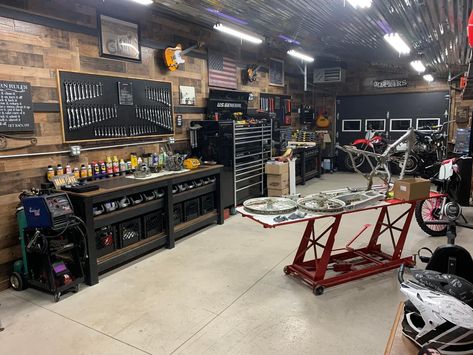 Garage Work Shop, Garage Workshop Layout, Garage Workshop Plans, Man Garage, Garage Design Interior, Workshop Layout, Garage Furniture, Garage Style, Garage Storage Shelves