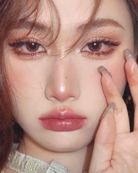 Korean Makeup Trends, Coachella Makeup, Asian Makeup Looks, Day Makeup Looks, Orange Makeup, Doll Eye Makeup, Fancy Makeup, Asian Eye Makeup, Make Up Looks