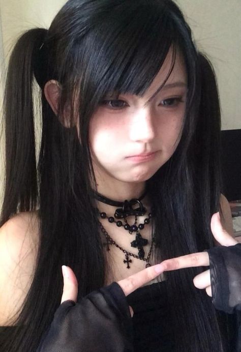 Soft Vampire Aesthetic Outfit, Goth Asian Girl, Misa Makeup, Black Hair Pigtails, Misa Outfit, Goth Asian, Choker Necklace Beads, Misa Amane Outfit, Asian Goth