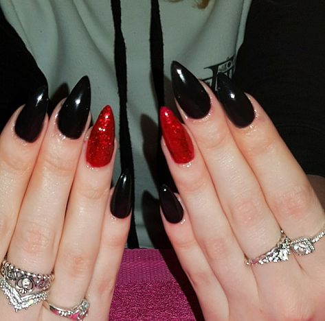 Nails Non Acrylic, Gothic Nail Designs, Aztec Nail Designs, Red And Black Nails, Almond Nails Red, Black Almond Nails, Acrylic Nails Stiletto, Aztec Nails, Nail Designs Ideas