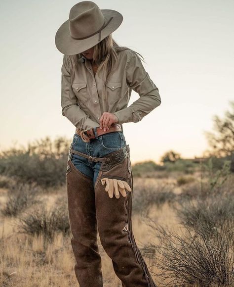 Cowgirl Pictures, Cowboy Aesthetic, Country Style Outfits, Cowboy Girl, Looks Country, Cowgirl Aesthetic, Western Style Outfits, Cowboy Up, Western Aesthetic