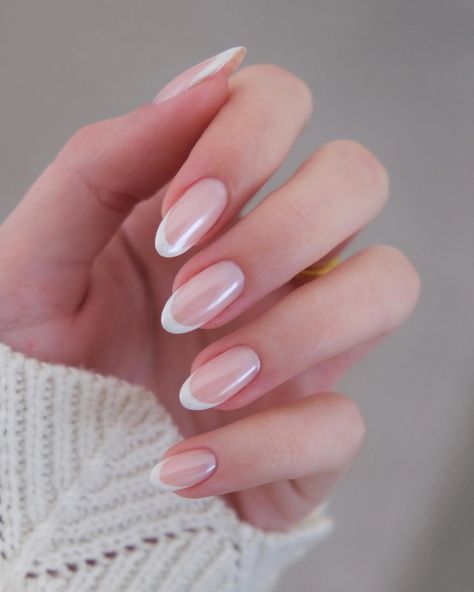 25 uñas francesas que se llevarán en 2024 (y aún no has probado) Bridal Nails Wedding Simple, Engagement Nails, Wedding Nails French, Manicure Nail Designs, Bridal Ideas, Tip Nails, Bride Nails, White Nail, White French