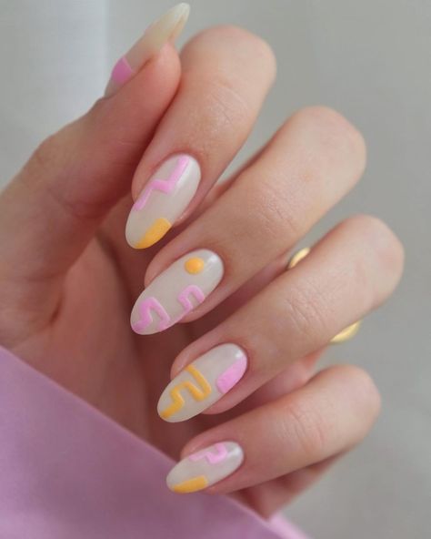 Nail Ideas Abstract, Abstract Nail Art Simple, Abstract Nails Short, Summer Abstract Nails, Abstract Summer Nails, Blob Nails, Squiggle Nails, Nails Art Christmas, Beginners Nails