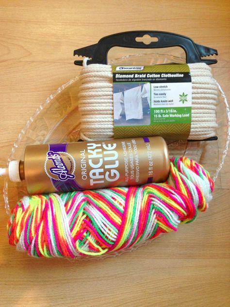 Easy DIY Way to Make Trendy Neon Coiled Rope Baskets Coiled Rope Basket Diy, Diy Dishes, Wool Blankets Diy, Coiled Fabric Bowl, Rope Bowls, Rope Rug, Making Baskets, Diy Rope Basket, Basket Weaving Diy