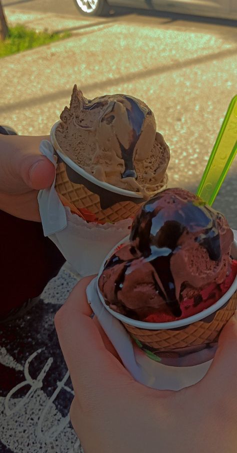 Ice cream , summer, friend , delicious, yummy , coffee flavor, chocolate flavor, syrup , cold. #ice cream. #friend. #summer. #flavors. Softy Ice Cream Snap, Aesthetic Food Ice Cream, Hk Edit, Cold Coffee Snap, Ice Cream Snap, Snapstreak Ideas, Ice Cream Images, Pregnant Photo Ideas, Boy Snaps Pic