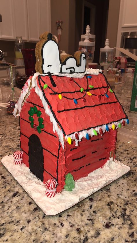 Gingerbread House Snoopy, Gingerbread Grinch House, Mystery Shack Gingerbread House, Griswold Gingerbread House, Snoopy Gingerbread House Ideas, Gingerbread Inspo House, Different Gingerbread House Ideas, Penguin Gingerbread House, Gingerbread Up House