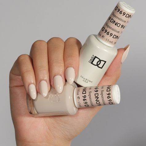 Summer Vacation Gel Nails, Light Beige Nail Color, Cotton Candy Gel Nail Polish, Top Nails Designs, Taupe Gel Nails Dnd, Essie Paisley All The Way, Cream Color Nail Polish, Cream Color Nails Gel, Cream Nails With Rhinestones