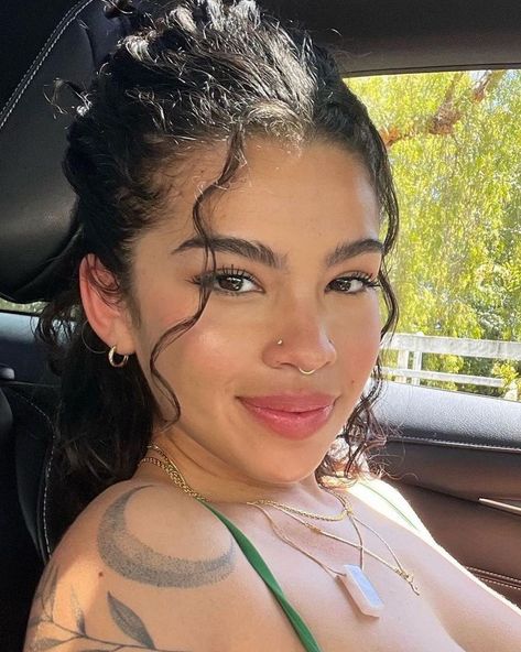 She’s so pretty 💕😘 | Instagram Battle Field, Cute Nose Piercings, Face Piercings, Cute Piercings, Body Jewelry Piercing, Septum Piercing, Piercing Tattoo, Bang Bang, Pretty Selfies