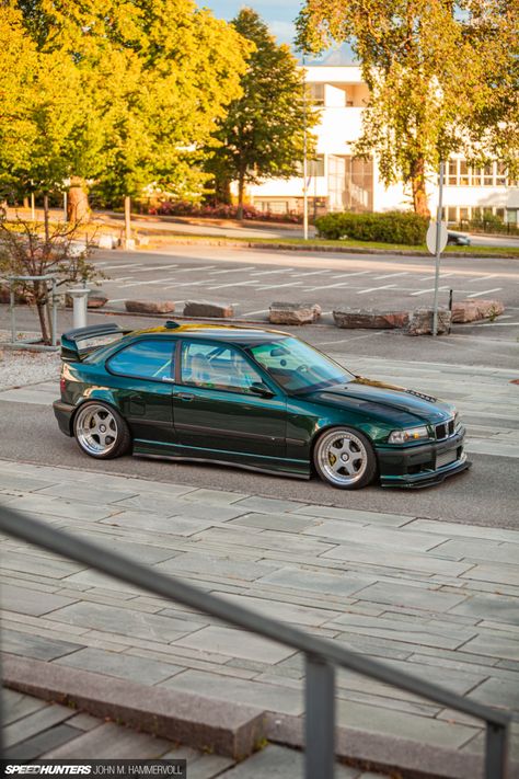 E36 Meets E9X: The Ultimate BMW Compact - Speedhunters Bmw E36 316i, Bmw E36 Compact, Bmw Compact, E36 Touring, E36 Compact, Bmw 316i, Bmw 318, E36 Coupe, Slammed Cars