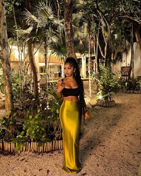 Botanical Garden Photo Shoot Black Women, Maxi Skirt Outfit Vacation, Beach Vacation Black Women, Cancun Black Women, Hawaii Inspired Outfits, Jamaica Moodboard, Destin Outfits, Rainforest Outfit, Vacation Black Women