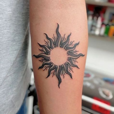 Sole Tattoo, Tattoos With Deep Meaning, Sun Tattoo Ideas, Celtic Tattoos For Men, Tato Minimal, Sun Tattoo Designs, Family Tattoo Designs, Scorpio Tattoo, Wrist Tattoos For Guys