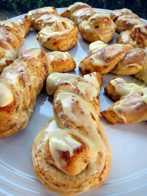 Easy Easter Bunny Cinnamon Rolls Bunny Cinnamon Rolls, Bunny Rolls, Orange Bunny, Sweet Foods, Orange Rolls, Easter Breakfast, Easter Menu, Plain Chicken, Easter Morning