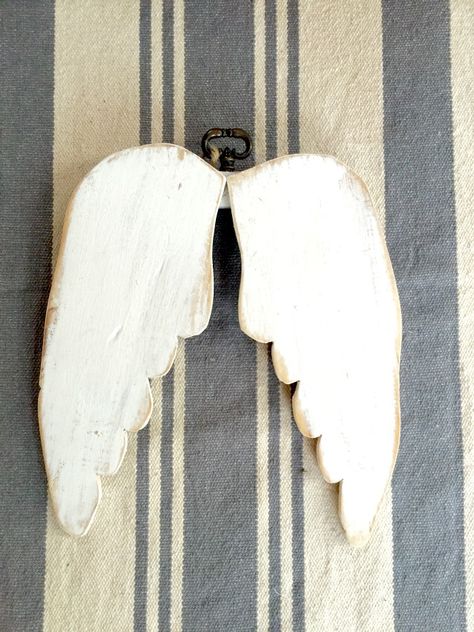 How to make Angel wings. Booth Wall Ideas, Make Angel Wings, Angels Crafts, Wooden Angel Wings, Wooden Angels, Antler Wall Decor, Diy Angel Wings, Antler Wall, Log Cabin Quilt Blocks