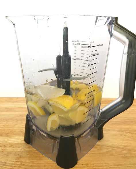 Easy Whole Lemon Lemonade You’ll Want to Sip All Summer Long Hot Water With Lemon, Good Lemonade Recipe, Country Time Lemonade, How To Make Lemonade, Water With Lemon, Yogurt Covered Pretzels, Glass Of Lemonade, Lemonade Concentrate, Lemon Diet