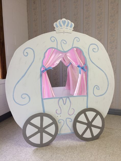 Cinderella carriage my husband and I made for a friend of ours who has a little girl turning 3 and was having a Cinderella Princess Party.  The little girl loved it. Cardboard Princess Carriage, Cinderella Halloween Decorations, Cardboard Carriage, Cinderella Stage Design, Diy Carriage, Homecoming Dance Decorations, Princess Props, Cinderella Crafts, Cinderella Birthday Theme