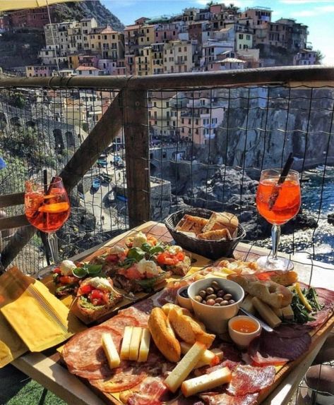 Cinque Terre Italy, Puglia, Aesthetic Food, Best Foods, Italian Recipes, Balcony, Food And Drink, Cheese, Wine