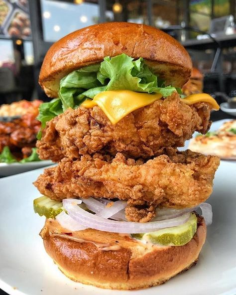 Double-stacked fried chicken and #greensriracha = the ultimate sandwich combo! Grab your #srirachagranada today from @amazon ! Link in bio. ... Credit to @stackedrestaurants DOUBLE PATTY  CHEESE its time to get an early start to that weekend diet with our BUTTERMILK FRIED CHICKEN SANDWICH . . . . . . . . . . . . . . .  #srirachaoneverything #srirachalover #srirachasauce #spicysauce  #eathealthybehealthy #hotsauceoneverything #hotsauces #healthysauce #hotsauceaddict #hotsauceaddict #hotsaucelover Chicken Hamburger, Fried Chicken Sandwich, Yummy Comfort Food, Delicious Burgers, Food Goals, Chicken Sandwich, Food Obsession, Interesting Food Recipes, Pretty Food