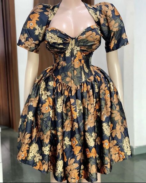 Bhomsy Stitches, Simple Dress Styles, Fancy Short Dresses, Classy Short Dresses, Ankara Short Gown Styles, Elegant Dresses Short, Tight Dress Outfit, Chic Dress Classy, Mode Kimono