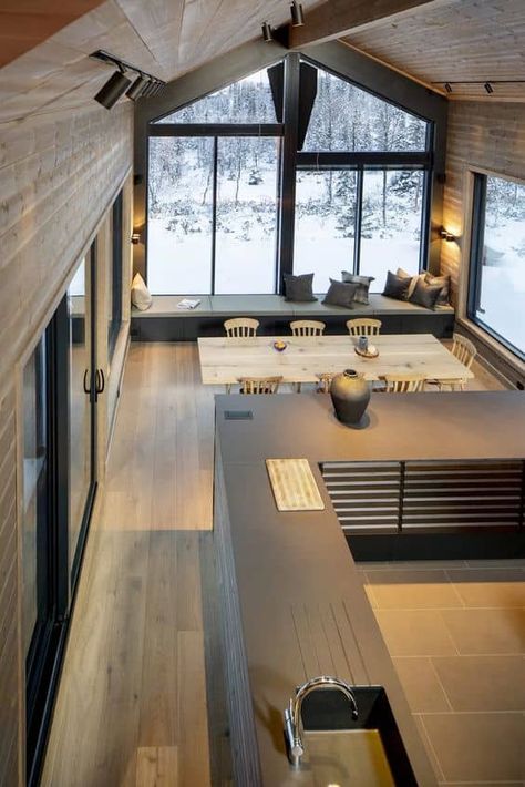 Nordic Cabin Interior, Modern Nordic House, Nordic Furniture Design, Nordic House Interior, Mountain Interior Design, Nordic Cottage, Nordic Cabin, Norway House, Modern Wooden House