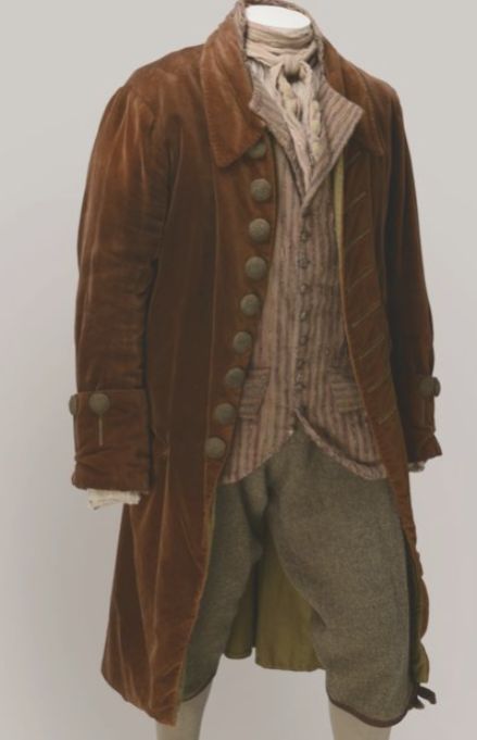 This is an outfit of a working class man in the 18th century, which resembles the outfits of the higher classes, as it has a coat, a shirt, breeches, and trousers. 17th Century Fashion Mens, Regency Men, 18th Century Mens Fashion, 17th Century Clothing, 17th Century Fashion, 18th Century Dress, Pirate Outfit, Pirate Fashion, 18th Century Costume