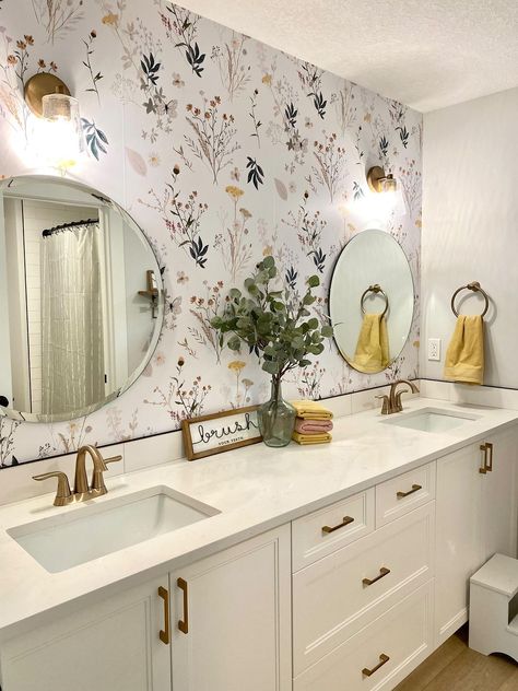 White bathroom decor