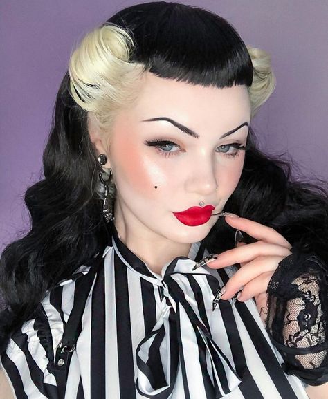 Bride Of Frankenstein Hair Color, Bride Of Frankenstein Hair Modern, Gothabilly Hair, Pinup Makeup Vintage, Gothabilly Makeup, Spooky Lifestyle, Pinup Hairstyles, Psychobilly Hair, Gothabilly Fashion