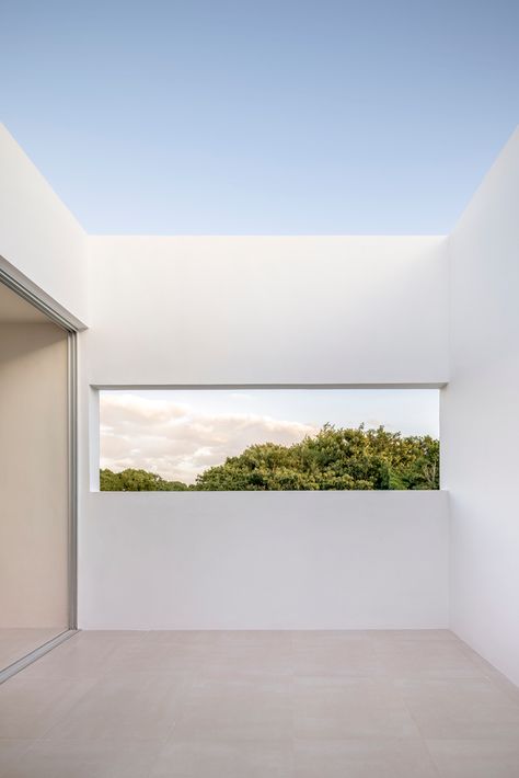 Gallery of House Nizuc 01 / Puerto Morelos, Mexico Mexican Interiors, Monochrome Interior, Puerto Morelos, Architectural Section, Family Living, Family House, 인테리어 디자인, Minimalist Home, Innovation Design