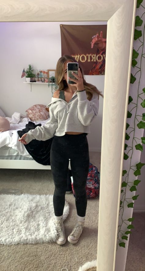 Woman Leggings, Simple Outfits For School, Cute Outfits With Leggings, Outfit Inspo Casual, Casual Preppy Outfits, Trendy Outfits For Teens, Cute Lazy Day Outfits, Cute Lazy Outfits, Casual School Outfits