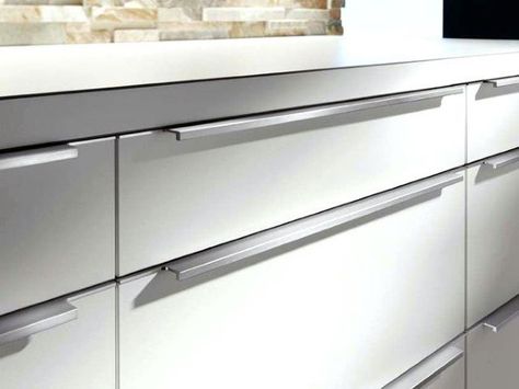 Top 70 Best Kitchen Cabinet Hardware Ideas - Knob And Pull Designs Modern Kitchen Handles, Modern Kitchen Cabinet Handles, Kitchen Drawer Handles, White Gloss Kitchen, Modern Cabinet Hardware, Contemporary Kitchen Cabinets, Kitchen Cupboard Handles, Kitchen Cabinet Door Handles, Ikea Design