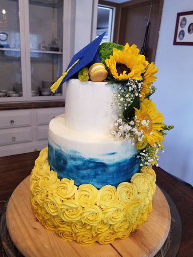 Sunflower Graduation Cake by Sairah Verne Sunflower Cake, Graduation Cake, Graduation Cakes, Sunflower, Cake